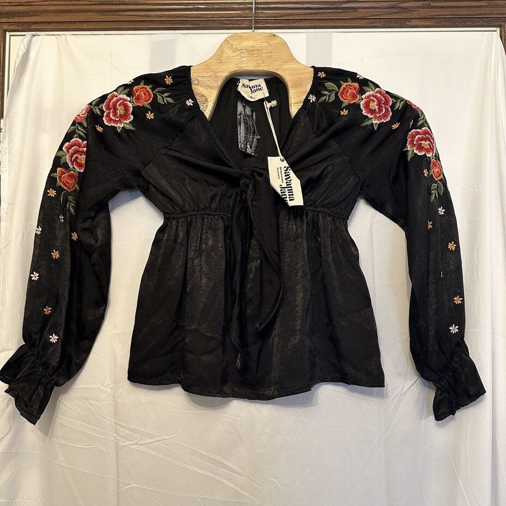 Savanna Jane Black Satin V Neck Floral Embroidery Long Sleeve Top Size Small NWT